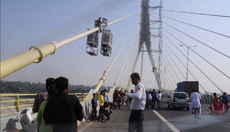 दिल्ली का सिग्नेचर ब्रिज बना काल, पिछले 24 घंटों में हुआ दूसरा बड़ा हादसा, एक शख्स की मौत