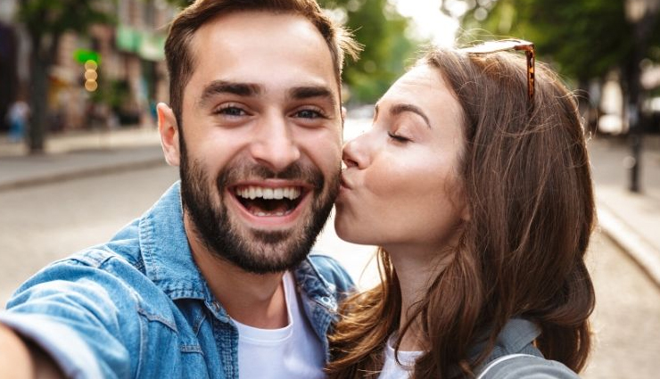 signs in a guy,signs he is truly in love with you,relationship tips,couple tips