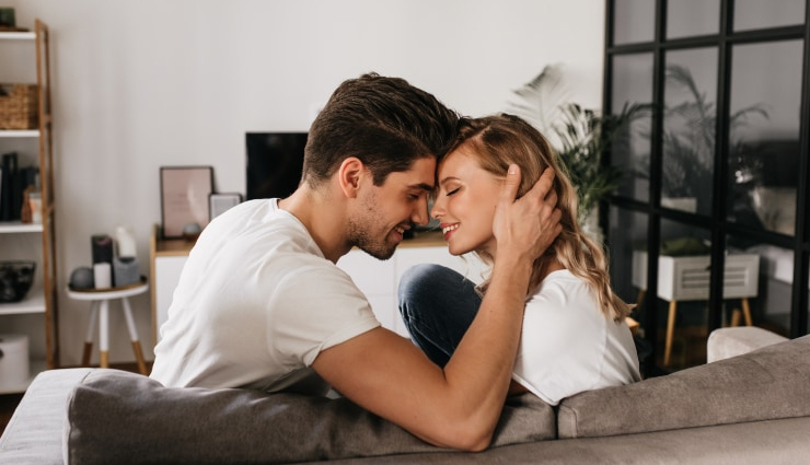 signs of love in a relationship,understanding what love feels like,how to recognize love in a partnership,clear indications of true love,love signs in a romantic connection,emotional cues of being in love,characteristics of genuine love,identifying signs of love and affection,unmistakable signs of being in love,knowing when you are experiencing true love