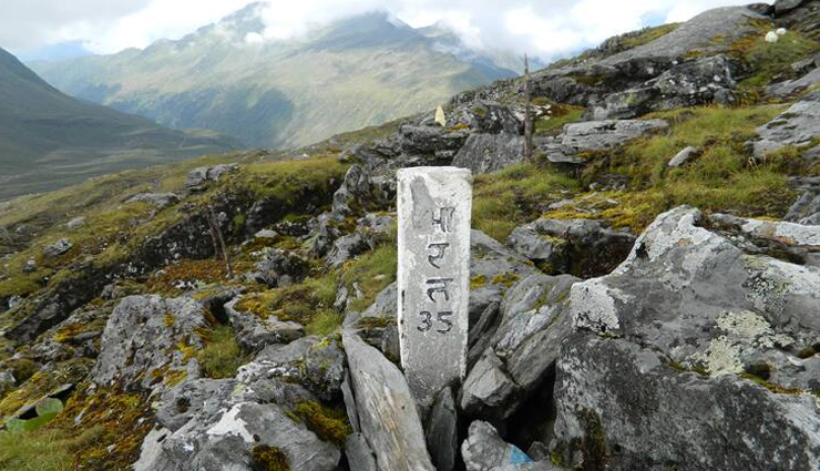 sikkim,places to visit in sikkim,gangtok,khangchendzonga national park,baba harbhajan singh temple,tsomgo lake,nathu la pass,rumtek monastery