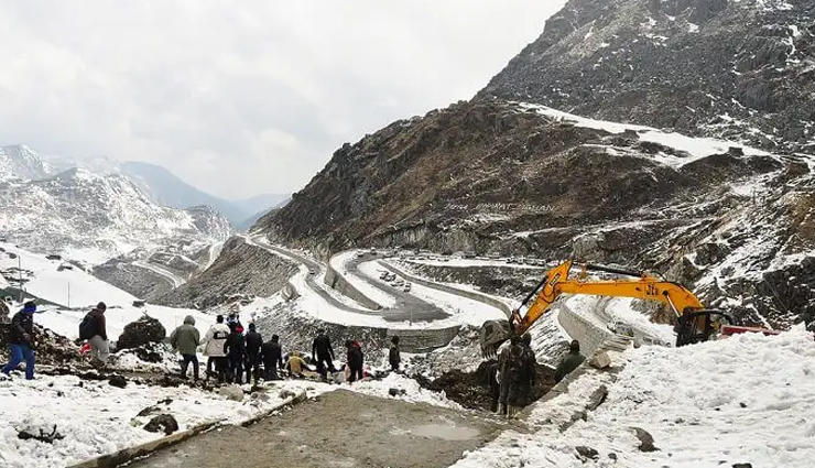 sikkim,places to visit in sikkim,gangtok,tsomgo lake,nathula pass,kanchenjunga base camp,lachen,lachung and yumthang valley,pelling