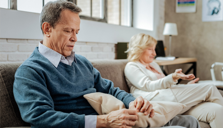 silent treatment effects,relationship silent treatment,emotional strain in relationships,trust erosion,impact on self-esteem,relationship communication issues,toxic relationship behavior,conflict resolution challenges