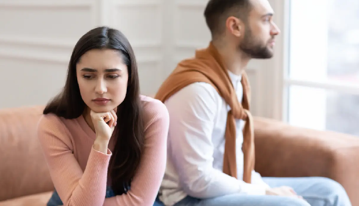 recognizing silent treatment signs,identifying silent treatment in relationships,signs of silent treatment in partnership,silent treatment awareness in relationships,detecting silent treatment behavior,relationship silent treatment indicators,signs of emotional silence in relationships,identifying partner silent treatment tactics,recognizing silent treatment patterns,dealing with silent treatment in relationships