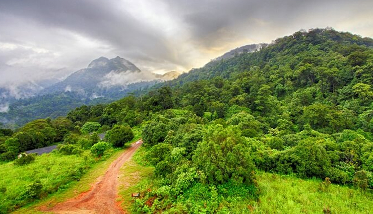 beautiful valleys in india,must-visit valleys in india,scenic indian valleys,indias picturesque valleys,best valleys for nature lovers in india,top valley destinations in india,stunning indian landscapes,natural beauty in india,valley tourism in india,indian valleys to explore