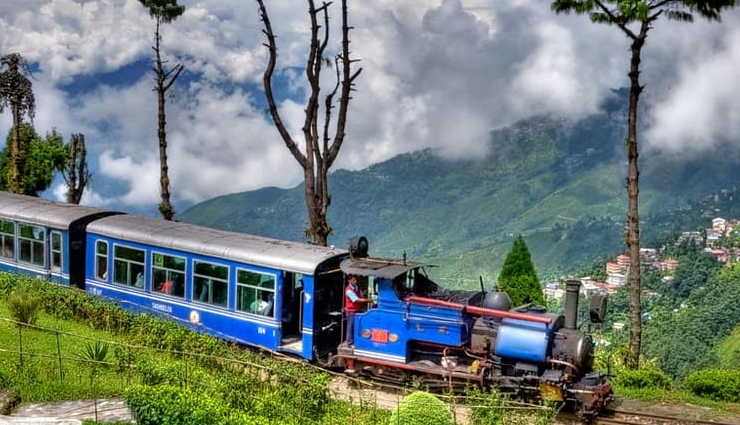 weekend getaways in west bengal,must-visit destinations in west bengal,serene towns in the himalayas,sundarbans mangrove forest,darjeeling hill station,siliguri gateway to north-east india,dooars wildlife and tea estates,digha beaches in west bengal,historic city of howrah,vibrant locations in west bengal,kalimpong hiking trails,sundarbans boat safari,darjeeling tea estates,siliguri mahananda river,dooars grasslands ecoregion,digha water activities,howrah architecture,west bengal cultural richness,weekend destinations near kolkata,himalayan retreats in west bengal