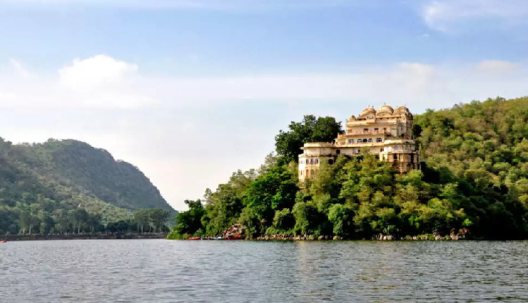 alwar tourist places,best places to visit in alwar,weekend getaway in alwar,alwar travel guide,sariska tiger reserve safari,bala quila fort history,siliserh lake boating,neelkanth mahadev temple alwar,kankwari fort mughal history,garbhaji waterfall alwar,pandupol hanuman temple mythological significance,bhangarh fort haunted stories,rajasthan travel destinations,must-visit places in alwar,alwar sightseeing attractions