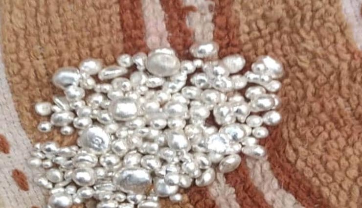 बिहार में हुई चांदी की बारिश, जमा करने के लिए उमड़े लोग 