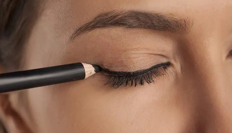 khushi kapoor eye makeup tips,how to do khushi kapoor eye makeup,simple eye makeup tutorial,neutral eye makeup ideas,smokey eyes like khushi kapoor,winged liner tutorial,glittery eye makeup look