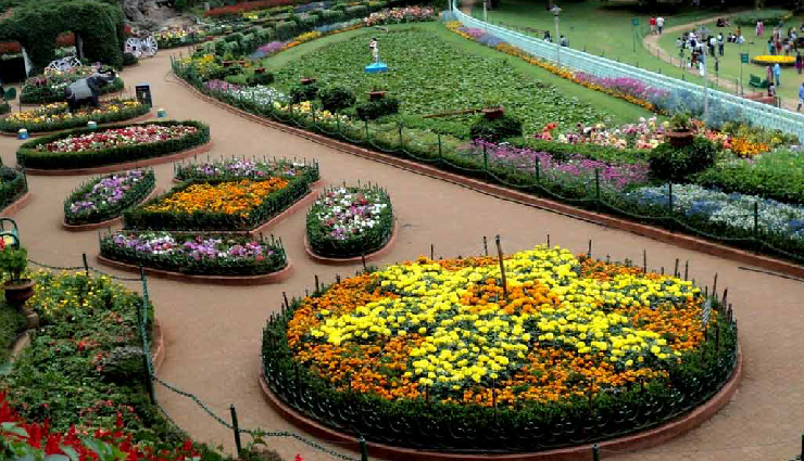ooty sightseeing,ooty tourist spots,ooty attractions,doddabetta peak,government botanical gardens,rose garden ooty,ooty lake,stephen’s church ooty,dolphin’s nose coonoor,sim’s park coonoor