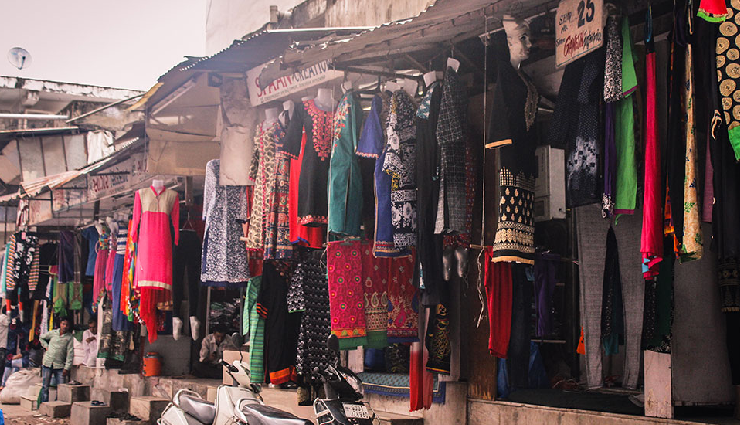 gujarat shopping destinations,best markets in gujarat,top places to shop in gujarat,gujarat shopping guide,unique markets in gujarat,traditional shopping in gujarat,famous shopping streets in gujarat,gujarat handicrafts shopping,vibrant bazaars in gujarat,gujarat shopping experiences,ahmedabad shopping spots,shopping malls in gujarat,gujarat street markets,antique shopping in gujarat,ethnic shopping in gujarat