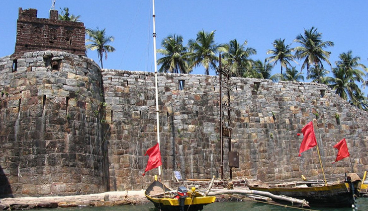 travel tips,travel guide,sindhudurg fort