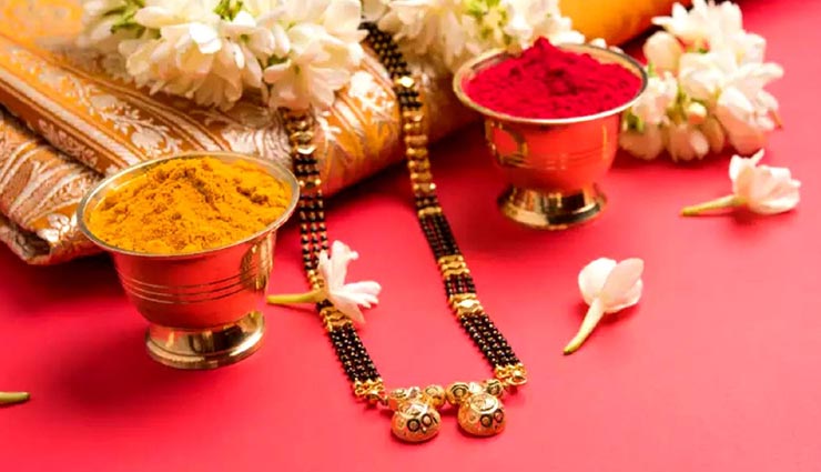 सिंदूर से जुड़ी ये बातें जानना हर महिला के लिए जरूरी, घर में आती हैं खुशियां