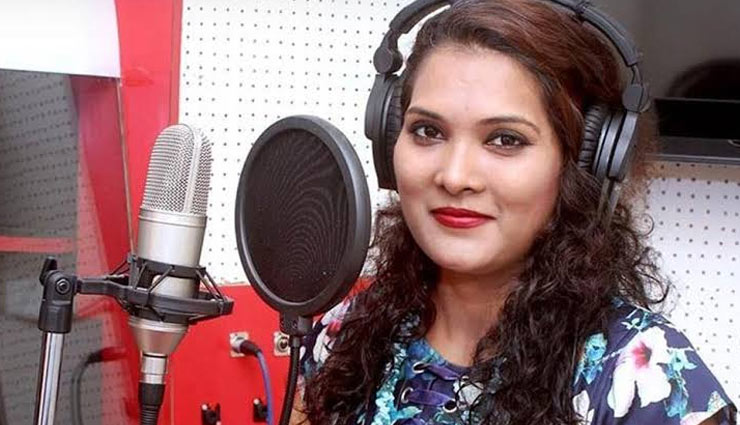 अपने पैतृक घर जा रही थी सिंगर,  हाईवे पर सड़क हादसे में हुई मौत