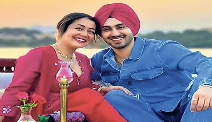 लेकसिटी में पति रोहनप्रीत सिंह के साथ अपनी पहली एनिवर्सरी मनाती नजर आई सिंगर नेहा कक्कड़ 