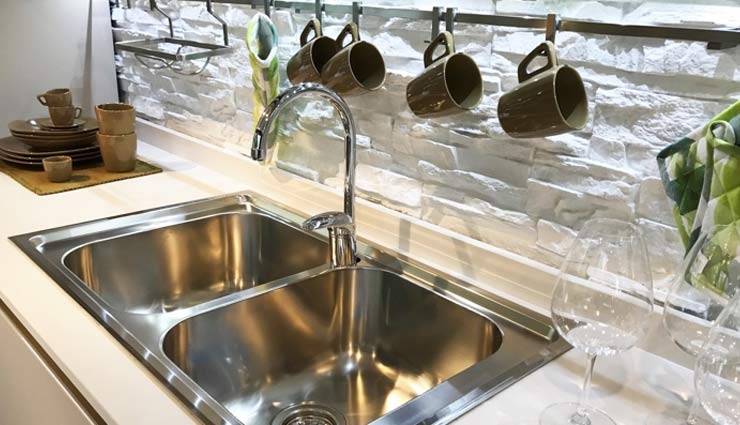 tips  to keep the kitchen sink clean,cleaning kitchen sink,kitchen sink cleaning tips,kitchen tips,household tips,kitchen cleaning tips