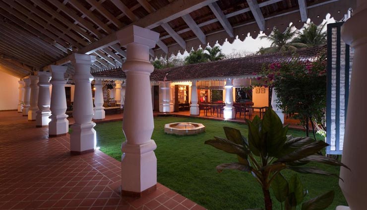 5 hotels to spot bollywood celebrities,siolim house goa,taj lands end bandra mumbai,the leela palace chanakyapuri new delhi,elsewhere north goa,jw marriott juhu mumbai