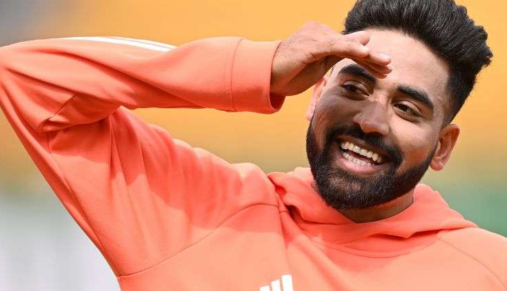 T20WC: मोहम्मद सिराज ने बेहतरीन रन आउट के लिए जीता सर्वश्रेष्ठ क्षेत्ररक्षक का पदक
