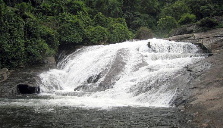 5 most beautiful waterfalls in tamilnadu,monkey waterfalls,bear shola falls,silver cascade,siruvani waterfalls,hogenakkal falls