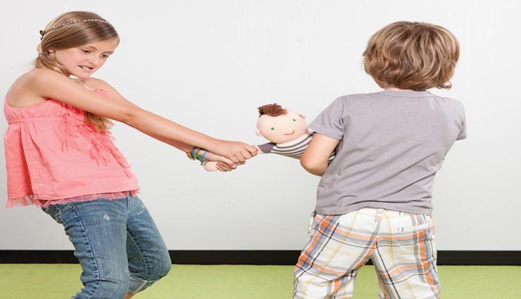 भाई-बहन की लड़ाई का इस तरह करें समाधान, समझेंगे एक-दूसरे की अहमियत