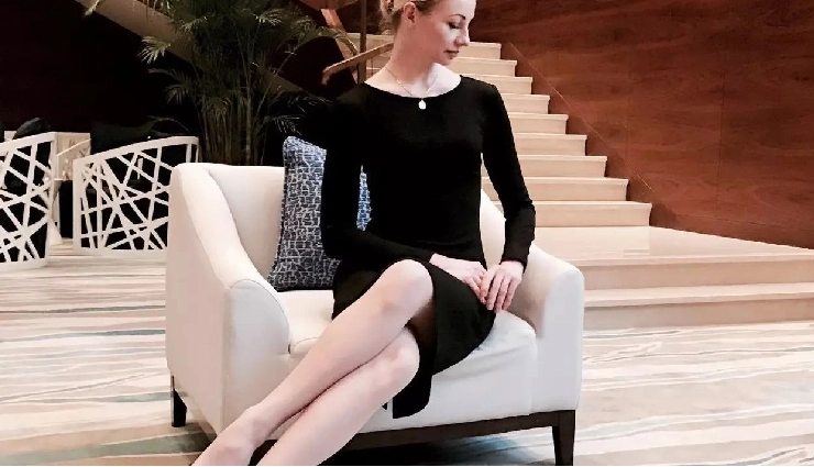 how to be graceful,elegance tips for women,timeless beauty traits,refined lifestyle,mastering elegance,grace and poise,modern femininity,elegant habits,classy woman tips,feminine elegance