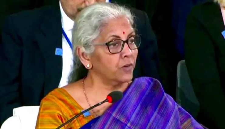 विपक्ष के आरोपों पर वित्त मंत्री का पलटवार, कहा - जो आपके लिए रेवड़ी है...