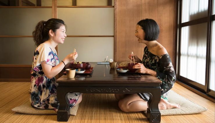 sitting cross-legged benefits,cross-legged posture health,sitting on floor for meals,digestion benefits sitting cross-legged,improve posture while eating,cross-legged circulation benefits,mindful eating practices,traditional eating postures,holistic health benefits of cross-legged sitting,cultural eating practices