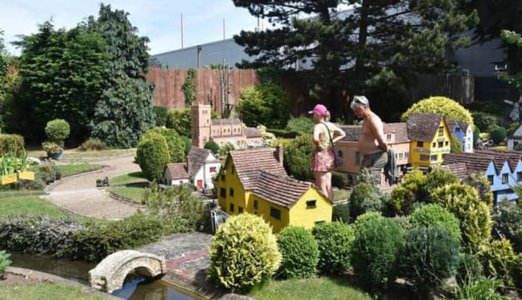 skegness,places to visit in skegness,tourist attraction in skegness,skegness model village,picnic at hardys animal farm,relax at skegness beach,village church farm,skegness aquarium