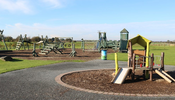 skegness,places to visit in skegness,tourist attraction in skegness,skegness model village,picnic at hardys animal farm,relax at skegness beach,village church farm,skegness aquarium