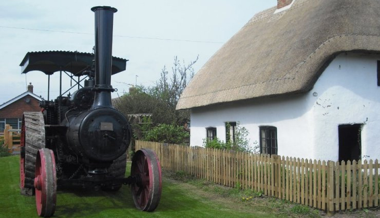 skegness,places to visit in skegness,tourist attraction in skegness,skegness model village,picnic at hardys animal farm,relax at skegness beach,village church farm,skegness aquarium