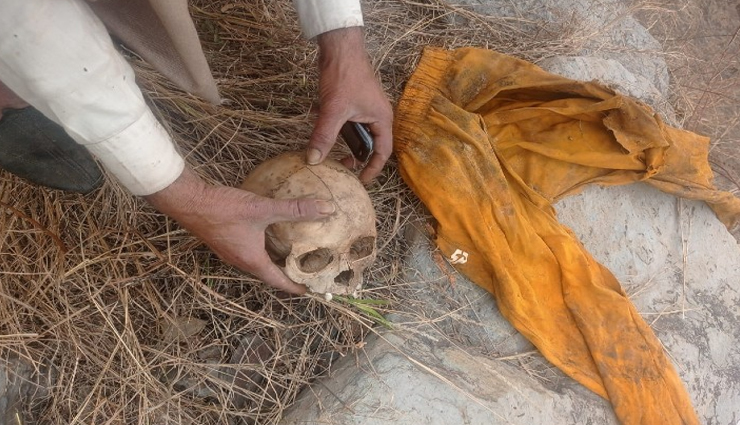 अलवर : 4 महीने से गायब 13 साल के बच्चे का कंकाल मिलने से सनसनी, कैबिनेट मंत्री ने लगाई अफसरों को लताड़ 