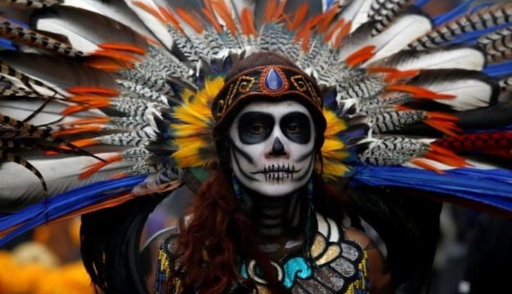 weird news in hindi,mexico,dead giant skeleton,road