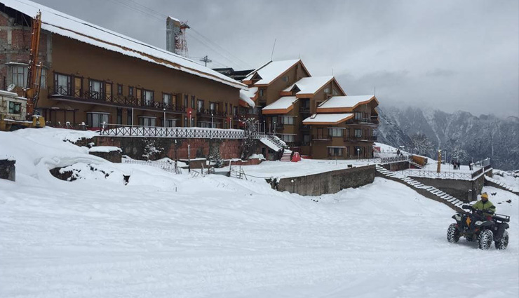 ski resorts to visit in india,ski resorts,the khyber himalayan resort and spa,cliff top club,hotel highlands park,solang valley resort,the vintage gulmarg