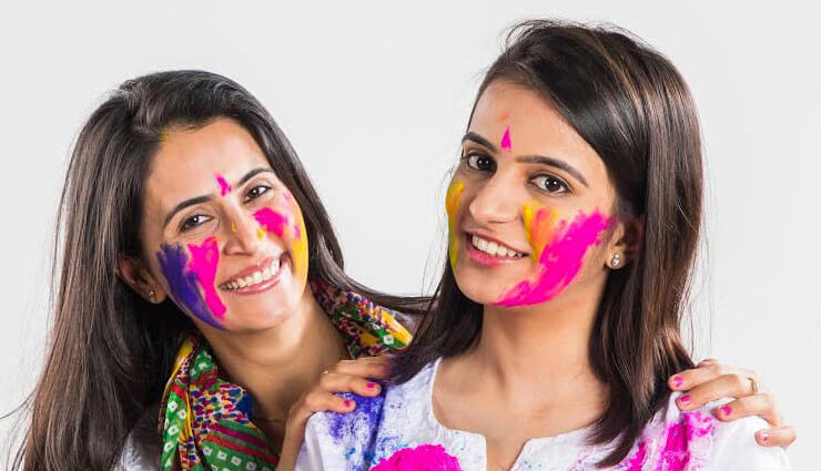 Holi 2018 : होली के रासायनिक रंगों के बचाए मुल्तानी मिटटी, करें ये उपाय