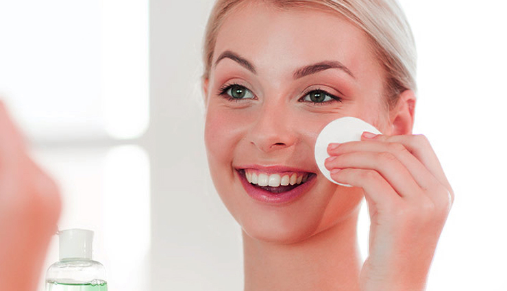 चेहरे की सफाई के लिए करें इन 8 नैचुरल क्लींजर का इस्तेमाल, त्वचा बनेगी कोमल और सुंदर 