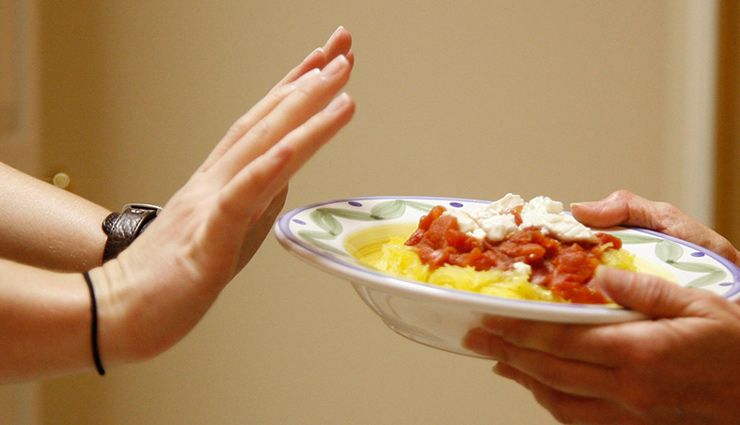 losing weight,reason for not losing weight,weight,weight problem,eating diet foods,skipping meals,not drinking enough water,not getting adequate sleep,not eating enough protein,Health,Health tips