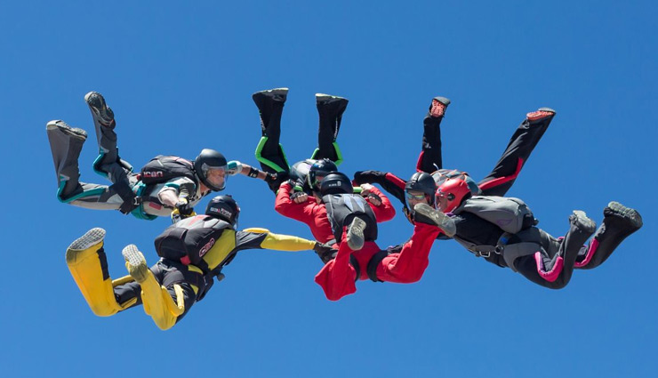 8 Places To Enjoy Skydiving in India