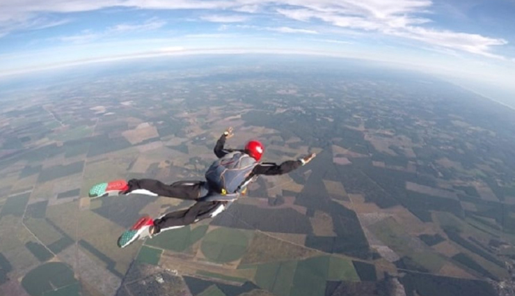 9 Amazing and Interesting Facts About Skydiving - lifeberrys.com