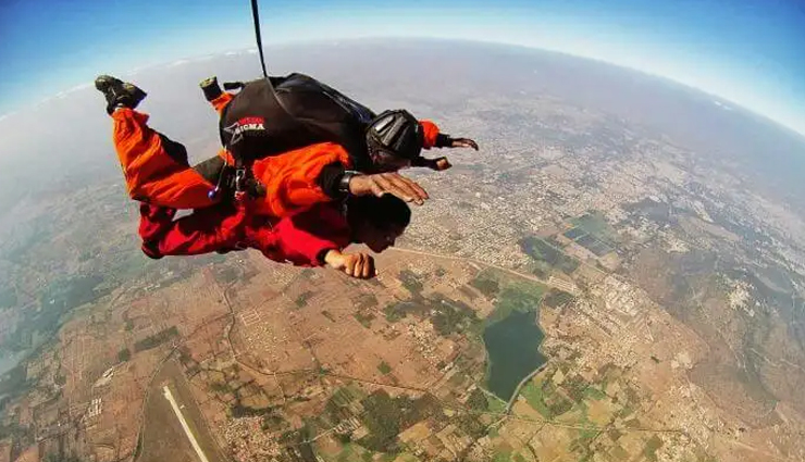 places for skydiving in india,skydiving in india,mysore,karnataka,deesa gujarat,pondicherry,tamil nadu,aamby valley,maharashtra,dhana,madhya pradesh