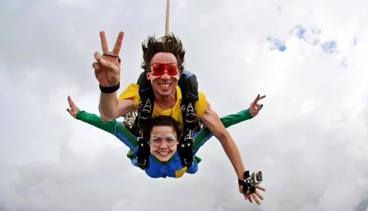 लेना चाहते है स्काई डाइविंग का आनंद, देश की इन जगहों का ट्रिप रहेगा बेहतरीन