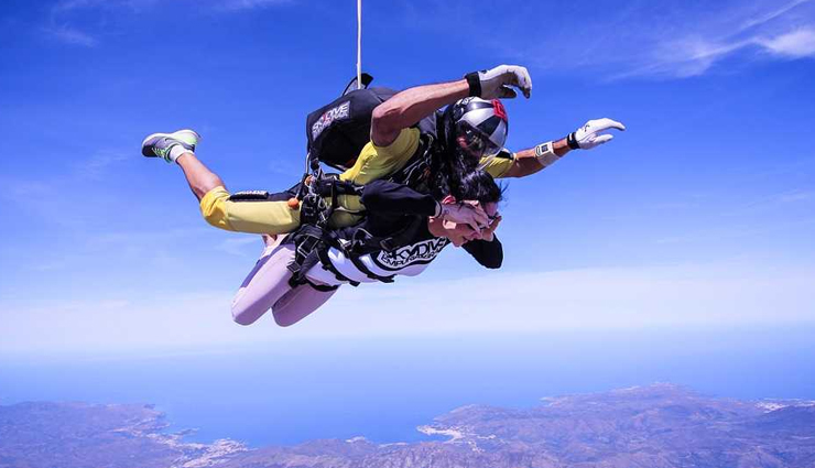 skydiving in india,places for skydiving in india,india,aamby valley,deesa,dhana,narnaul,bir billing,mysore,aligarh,pondicherry
