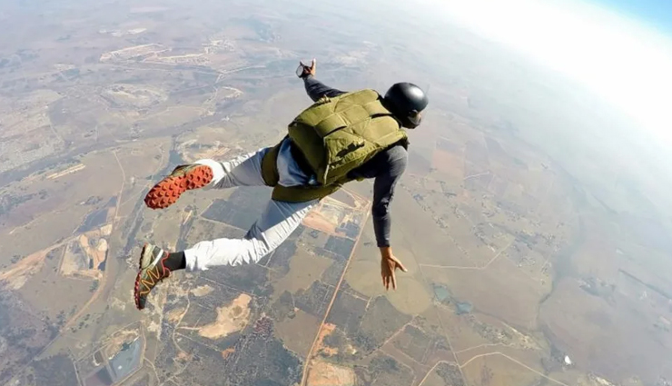 skydiving in india,places for skydiving in india,india,aamby valley,deesa,dhana,narnaul,bir billing,mysore,aligarh,pondicherry