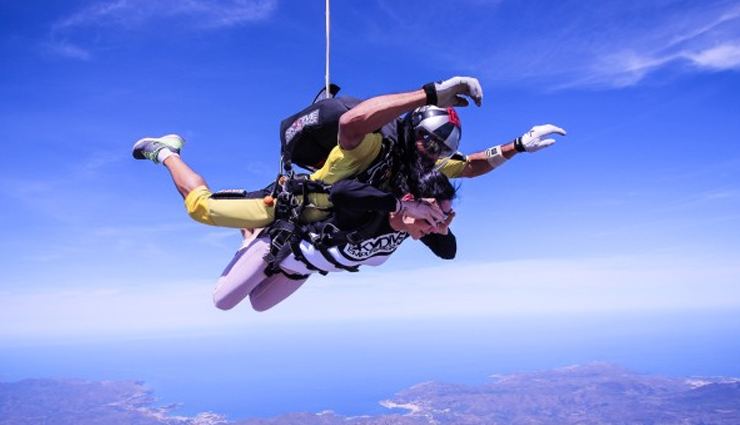 skydiving in india,places for skydiving in india,india,aamby valley,deesa,dhana,narnaul,bir billing,mysore,aligarh,pondicherry