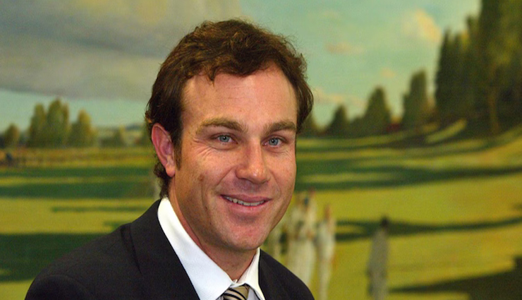 घरेलू हिंसा के आरोप में जमानत से इनकार के बाद अदालत में बेहोश हुए माइकल स्लेटर
