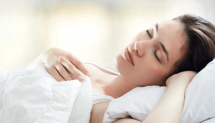 सुखद नींद पाने के लिए सोने से पहले करे शीतकारी प्राणायाम, जाने इसके और फायदे