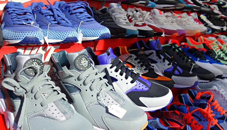 अनोखी नौकरी जिसमें सिर्फ चप्पल पहनने के लिए मिलेंगे 400000 रुपए