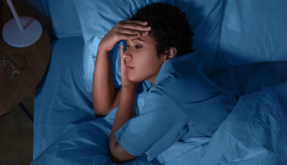 नींद की कमी से बढ़ते हैं गंभीर रोग, जानें रोजाना कितने घंटे सोना है जरूरी