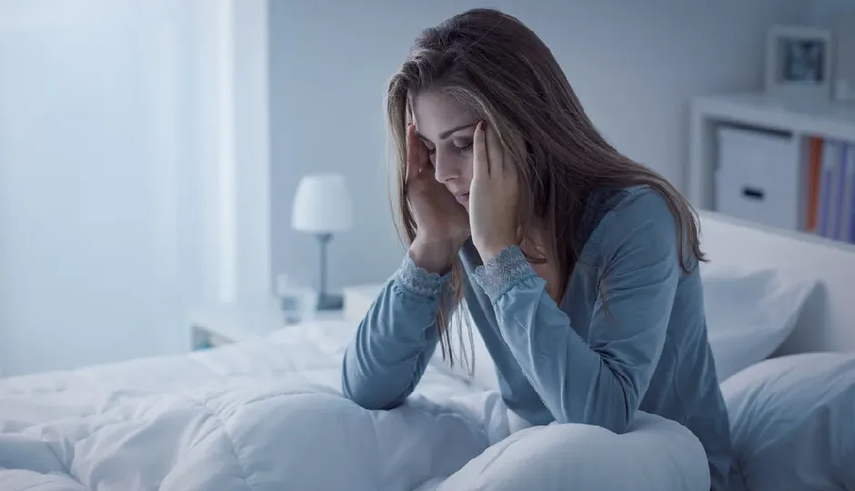 गर्मियों की रातों में नींद नहीं आती? सोने से पहले अपनाएं ये 5 कूलिंग ट्रिक्स, मिनटों में मिलेगा आराम और गहरी नींद
