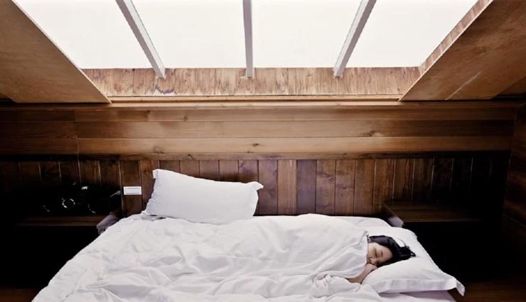 weird news,weird job,weird intership,bengaluru,startup wakefit,one lakh rupees for sleeping