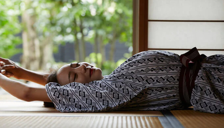 sleeping on the floor benefits,health benefits of sleeping on the floor,surprising benefits of floor sleeping,floor sleeping and health,advantages of sleeping on the floor,benefits of sleeping on a firm surface,floor sleeping for better posture,improved health from sleeping on the floor,sleep benefits of floor sleeping,floor sleeping and well-being