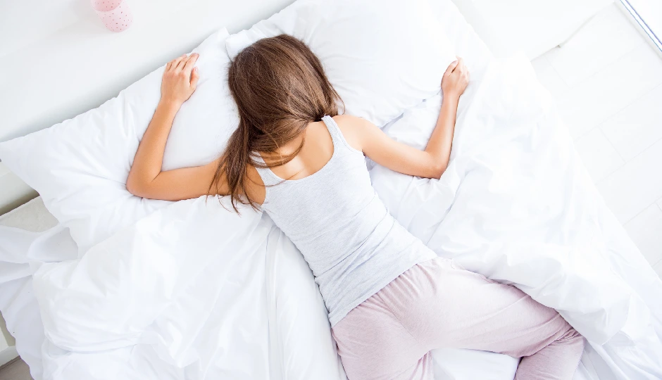 पेट के बल सोने की आदत छोड़ें, वरना हो सकती हैं ये 5 गंभीर समस्याएं